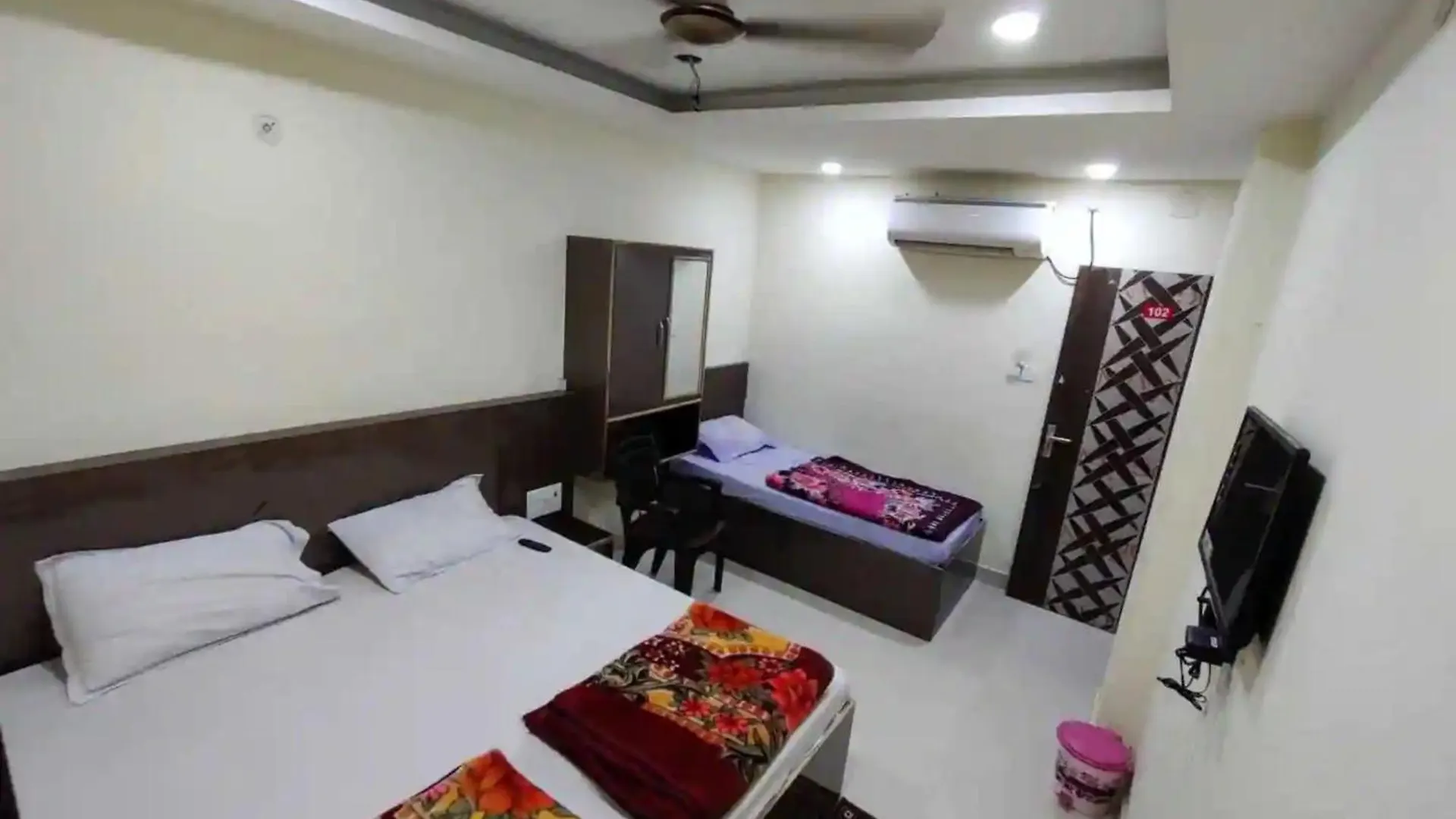 Hotel Swastik Guest House Inn Varanasi
